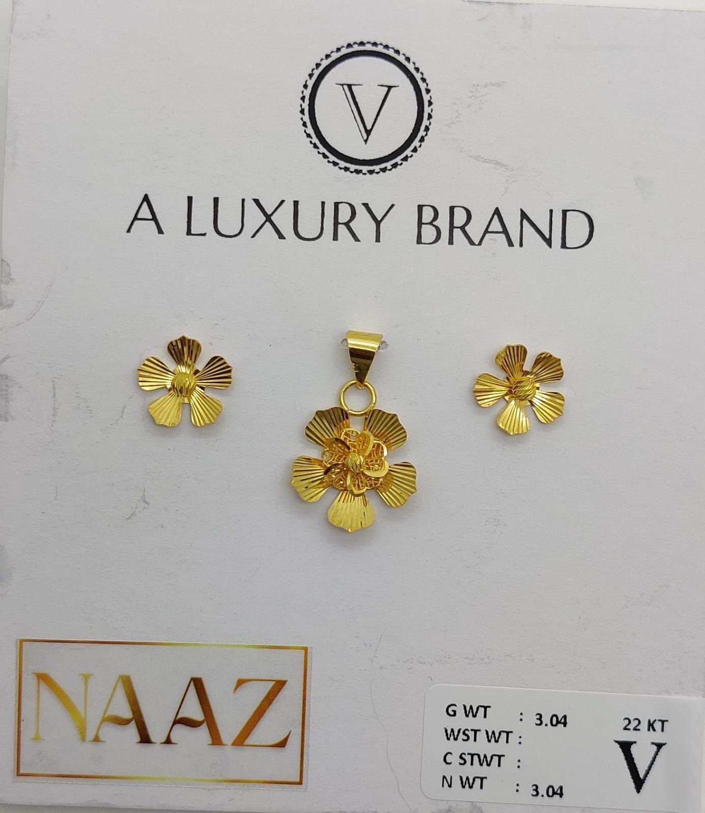 NAAZ Pendant Set