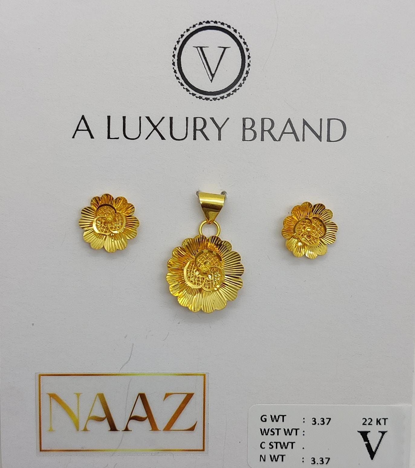 NAAZ Pendant Set