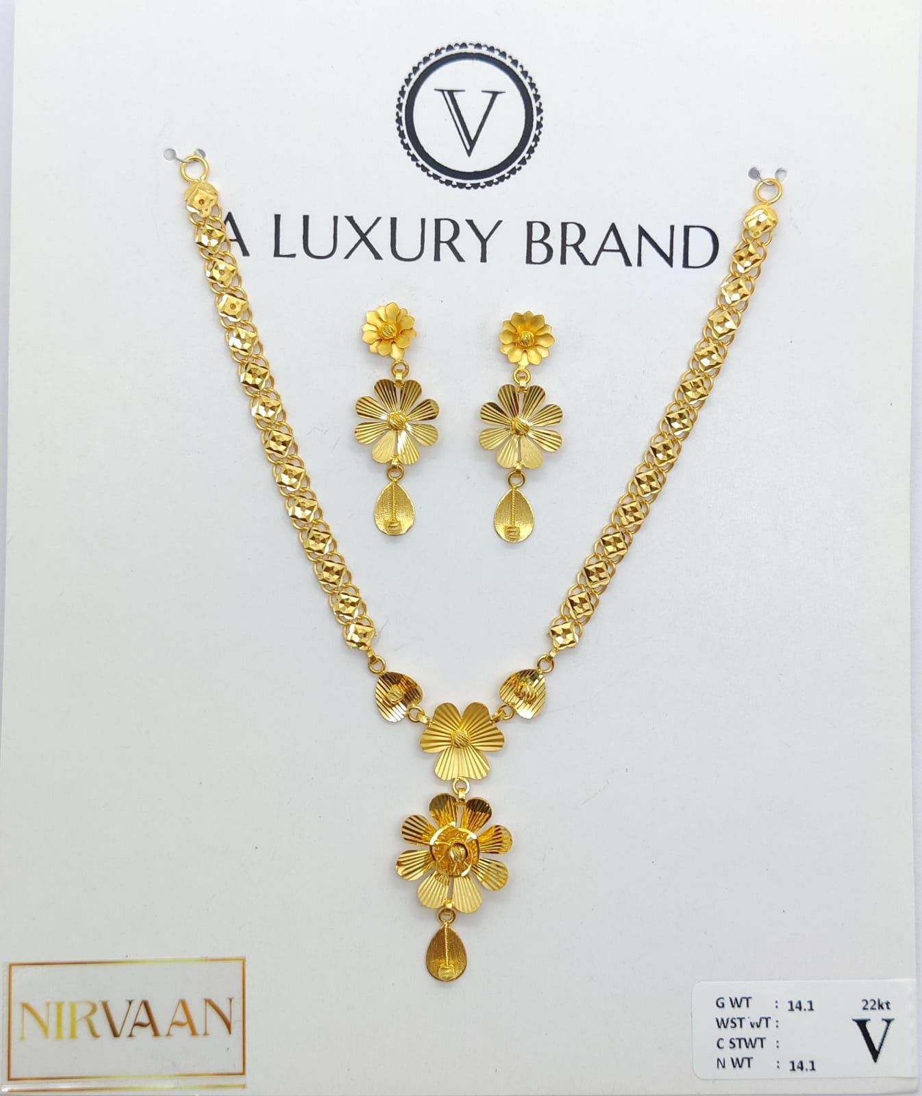 Nirvaan Necklace Set