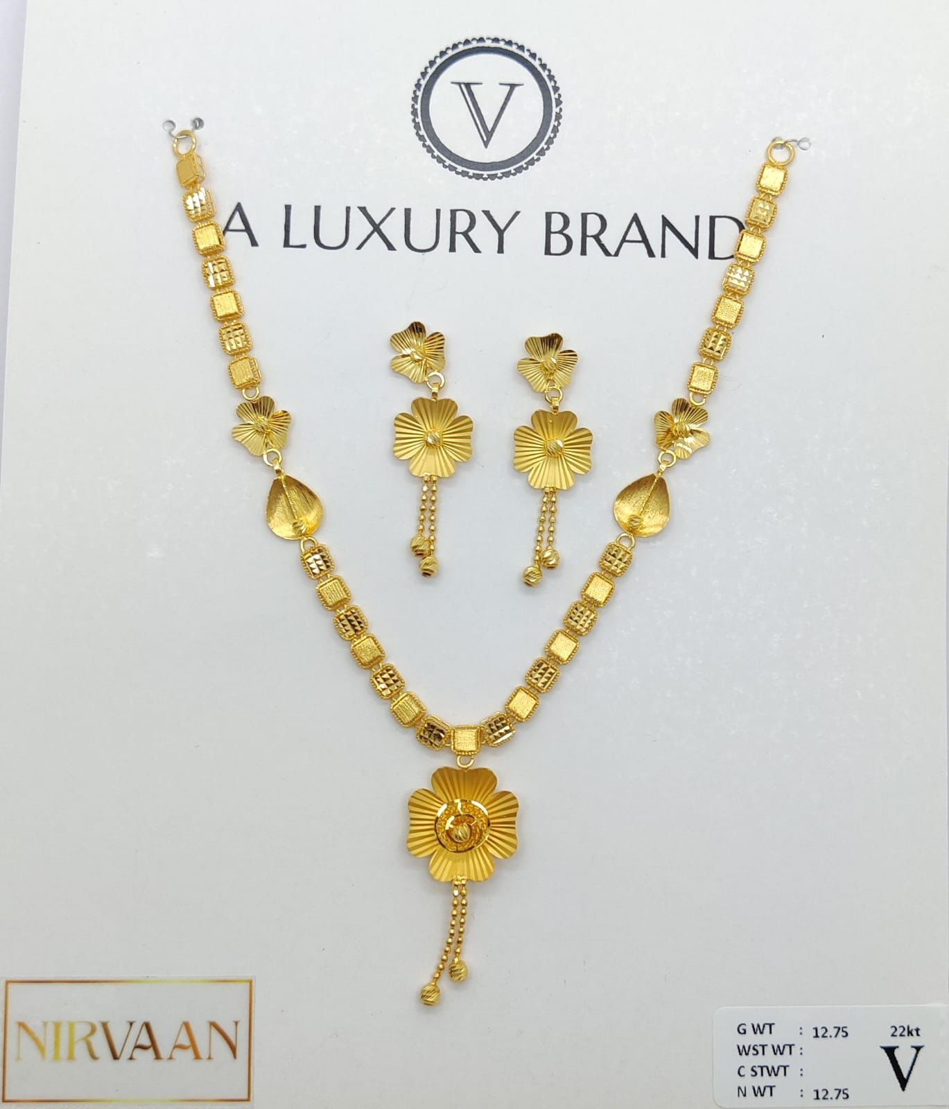 Nirvaan Necklace Set