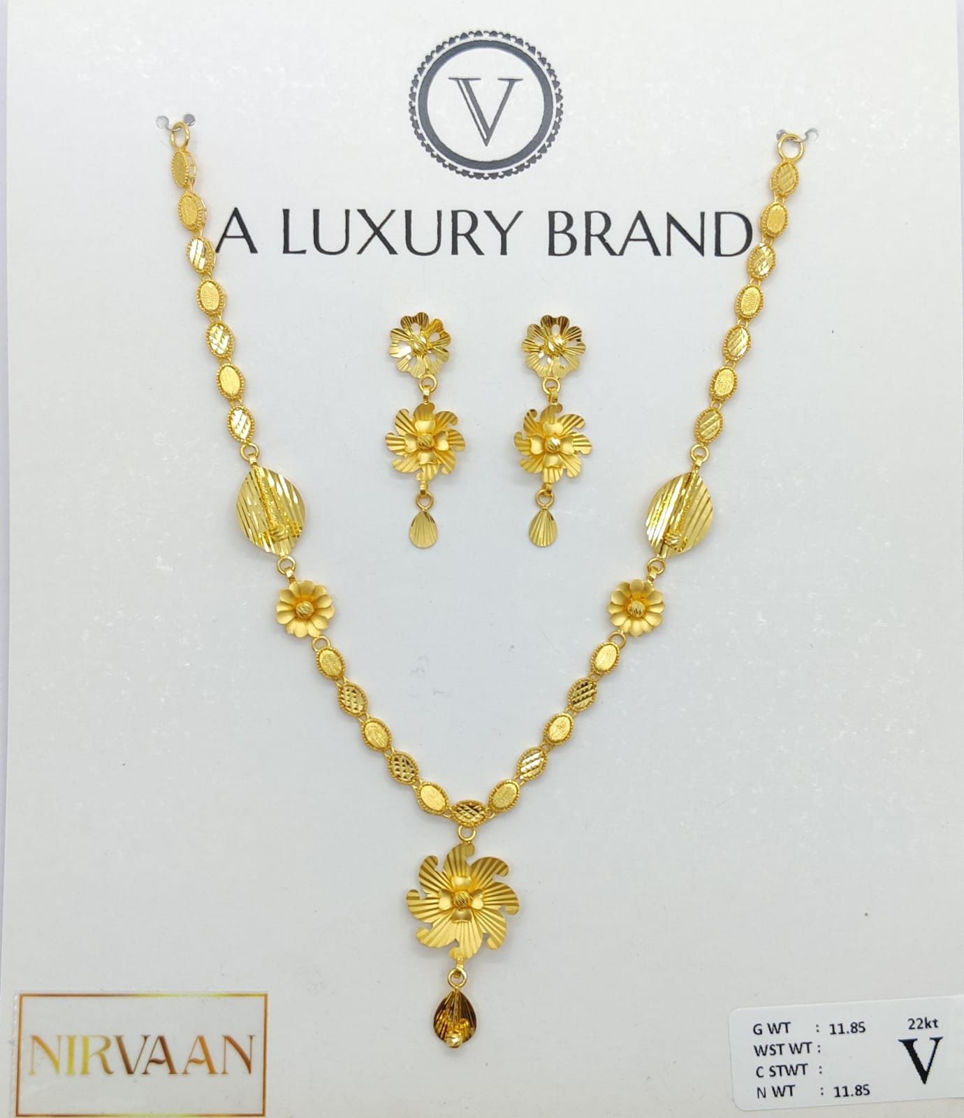 Nirvaan Necklace Set