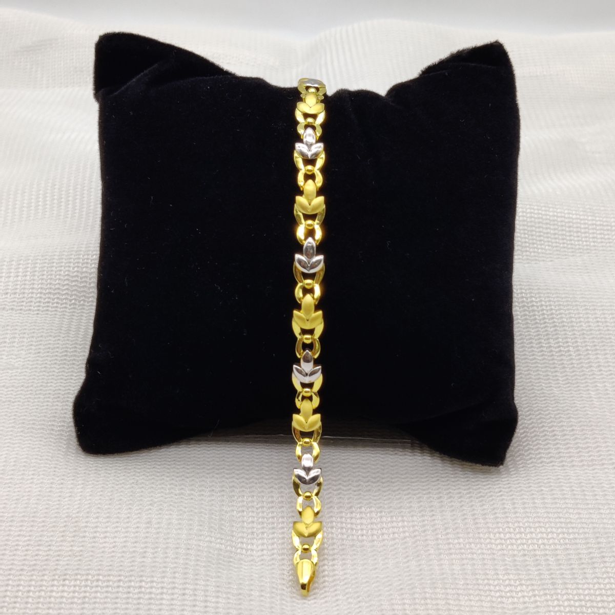 Ladies Casting Bracelet