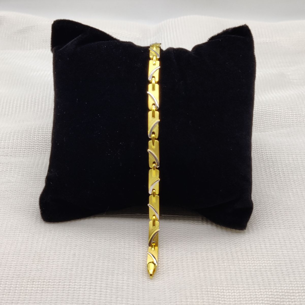 Ladies Casting Bracelet