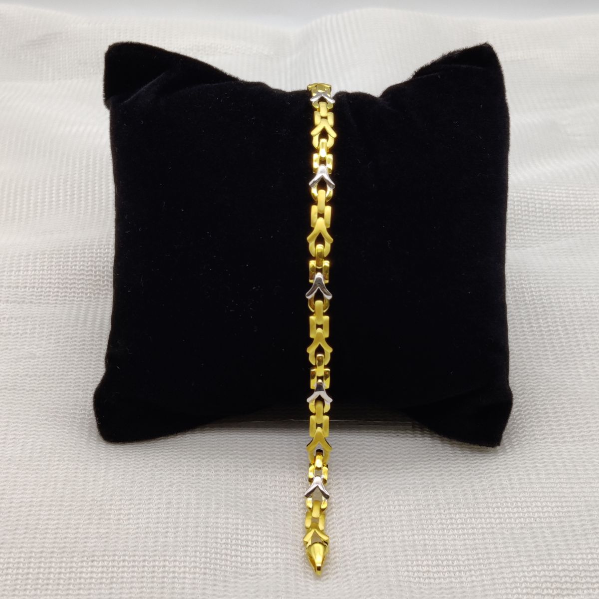 Ladies Casting Bracelet