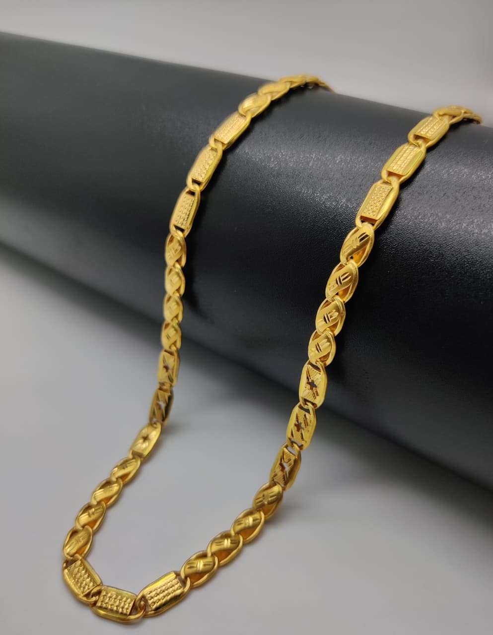 Lotus Nawabi Chain